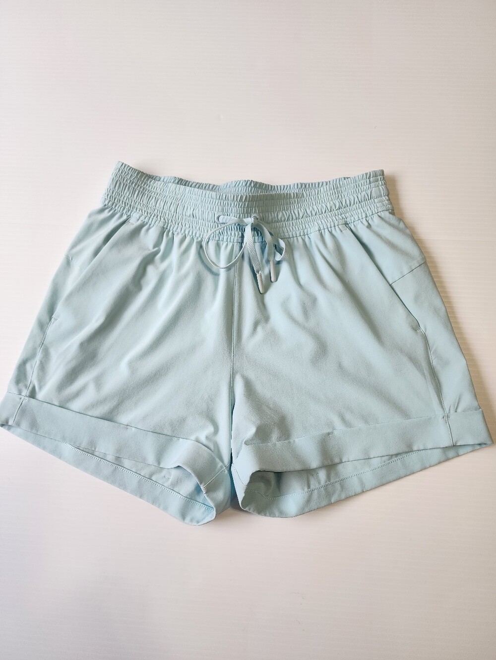 Lululemon Blue Glow Spring Break Away 3” shorts Sz 4
